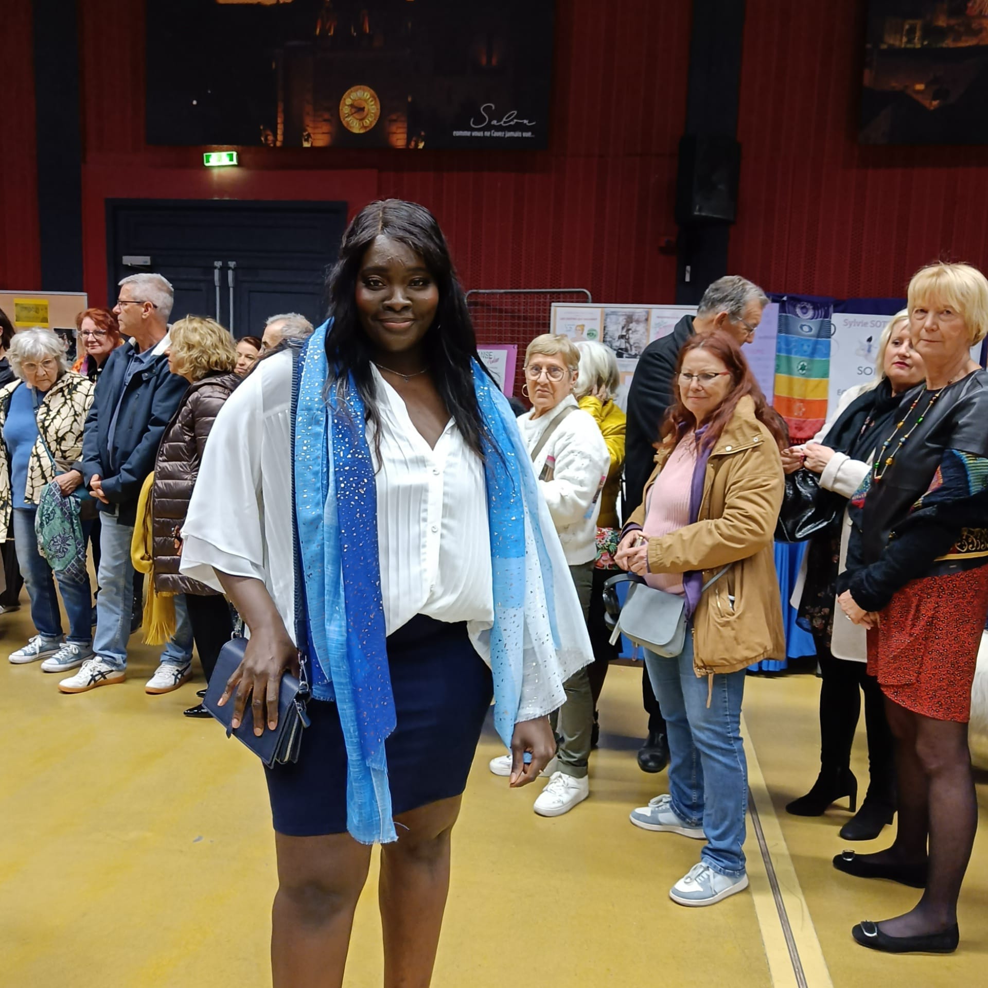 Défilé - Tenue Blanche et Bleue